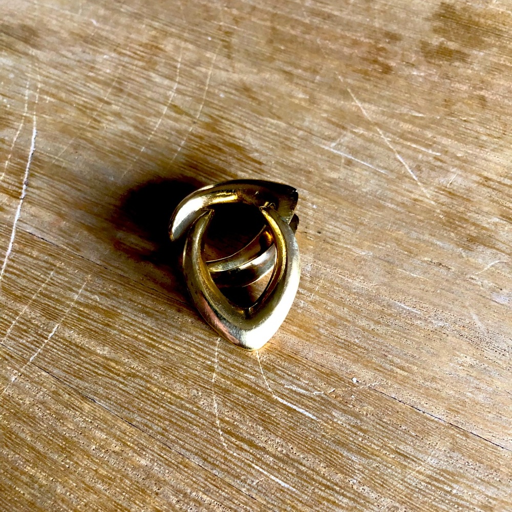 1” Brass V-Shaped Saddles
